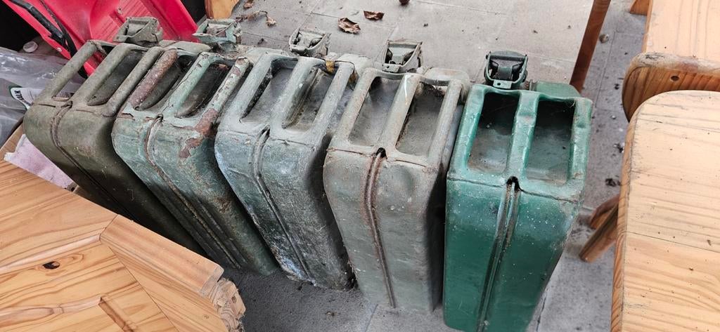 Jerrycans, Ophalen