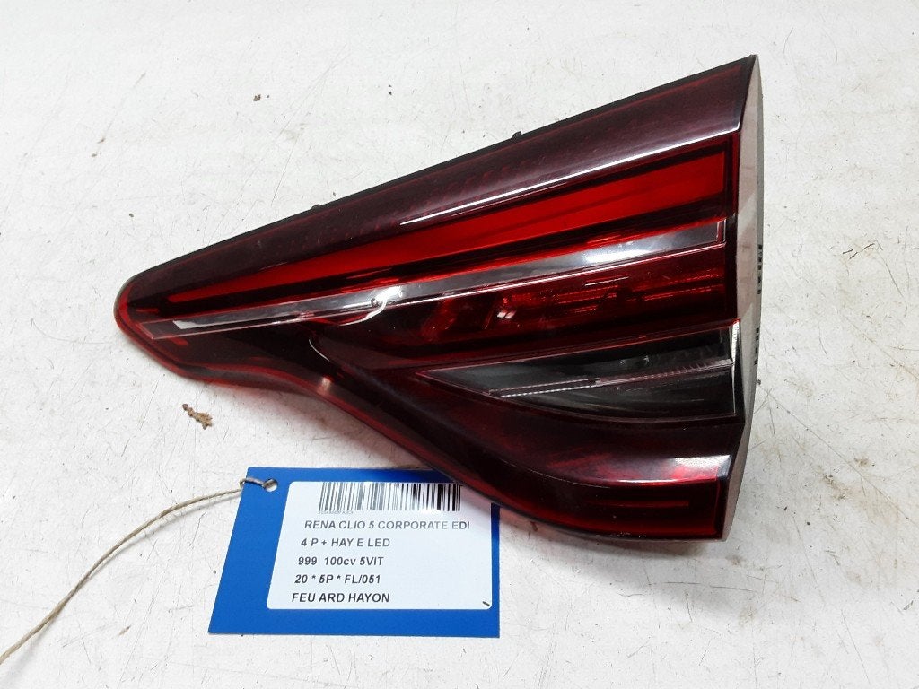 PANNEAU ARRIÈRE DROIT AVEC LAMPE Renault Clio V (RJAB), Renault, Mevr. I. Hauben, Utilisé, Rue de l'Espoir 34 34
4030  GRIVEGNÉE, BE