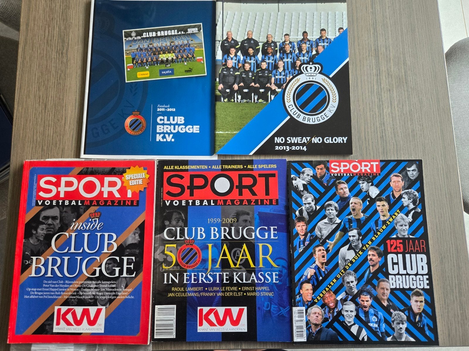 Boeken Club Brugge, Ophalen
