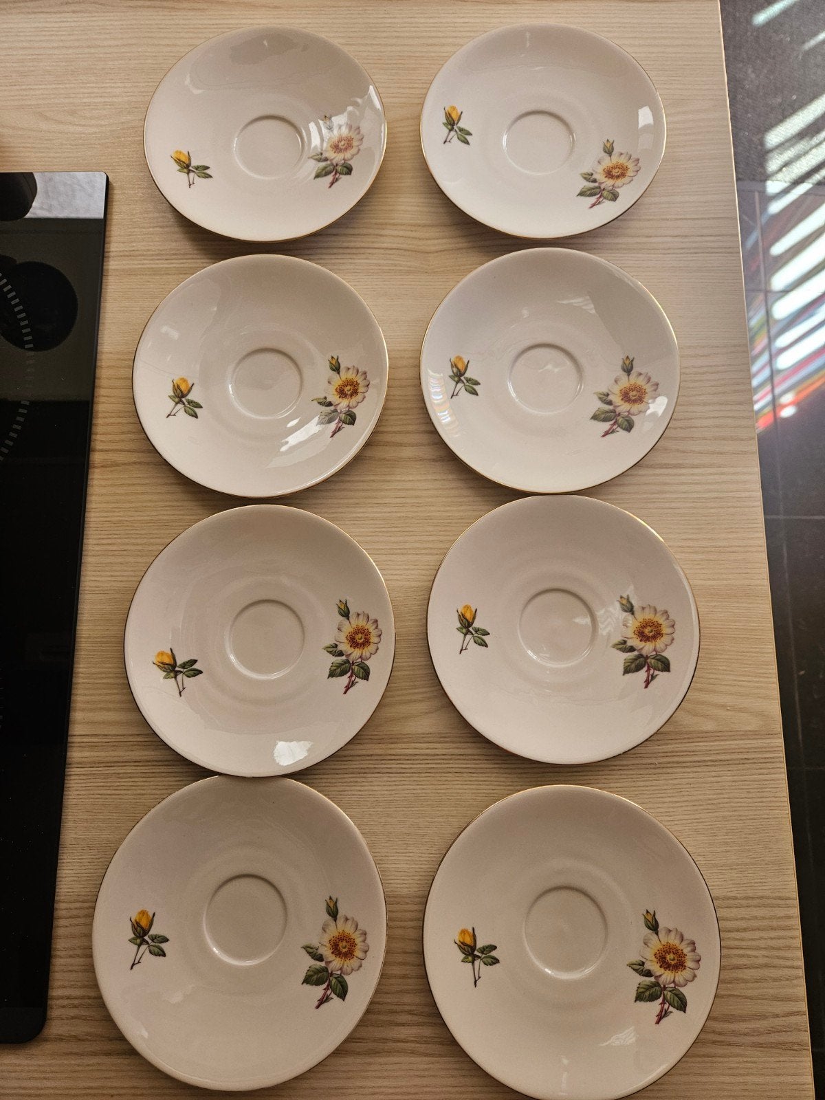 Lot de 8 soucoupes vintage en porcelaine - Motif floral rétr, Envoi, Porcelaine, Vintage
