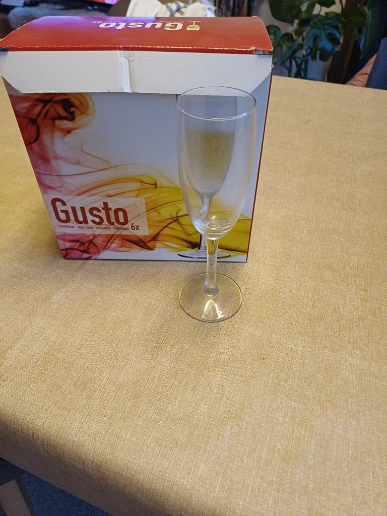 18 cava glazen, Ophalen