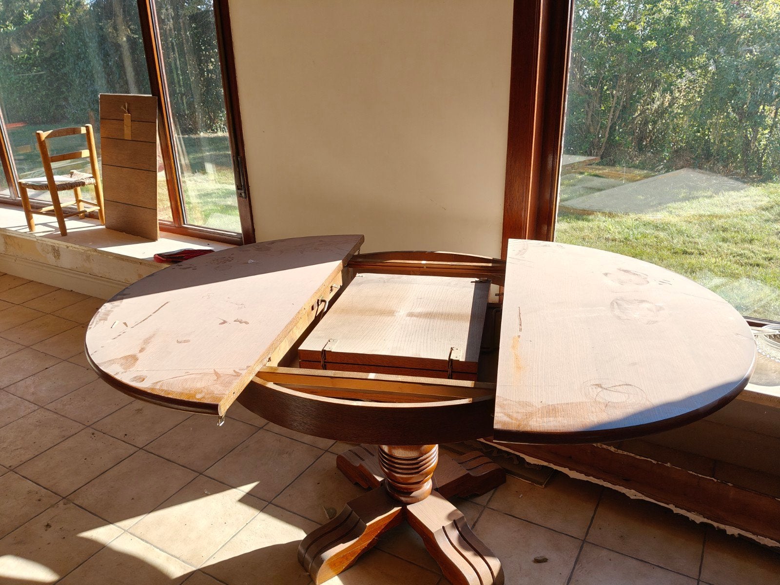 Procurez-vous vous-même la table en bois dur, Enlèvement