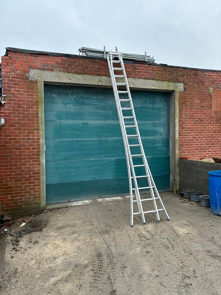 Professionele ladder merk Solide, Ophalen, Zo goed als nieuw, Ladder
