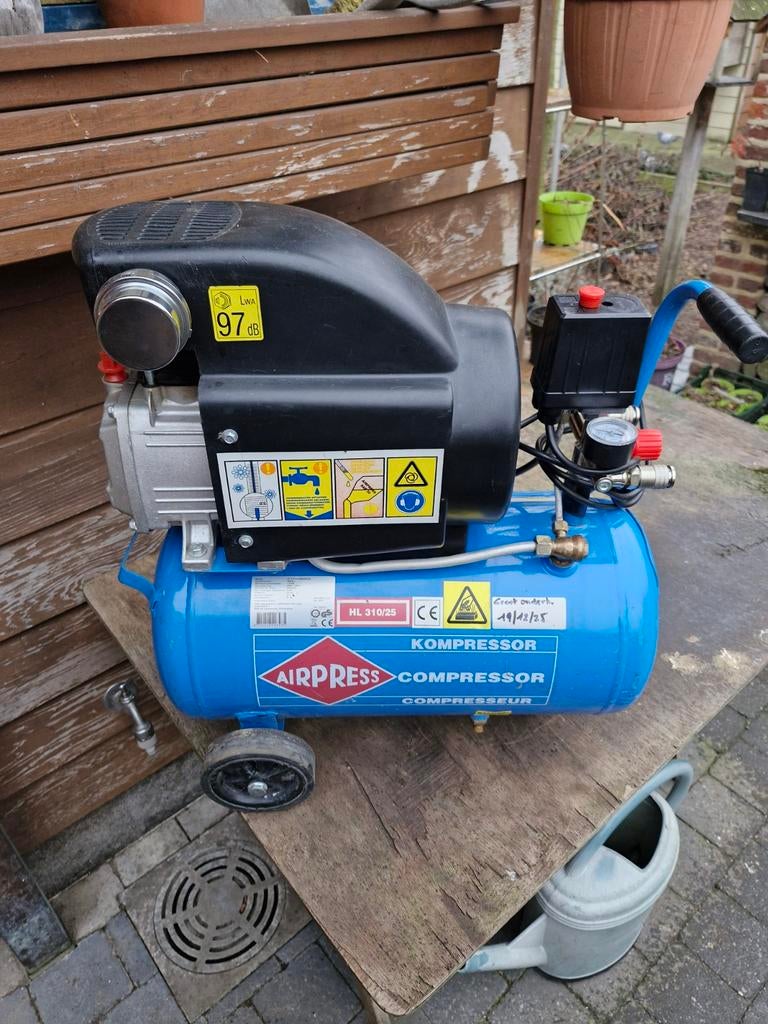 Zuigercompressor,Airpress mono, Doe-het-zelf en Bouw, Compressors, Ophalen