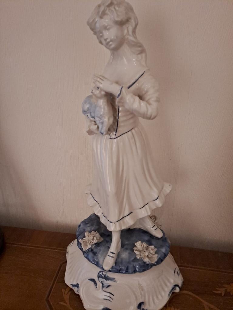 Vintage, porseleinen meisjr, capodimonte, Antiek en Kunst, Ophalen of Verzenden