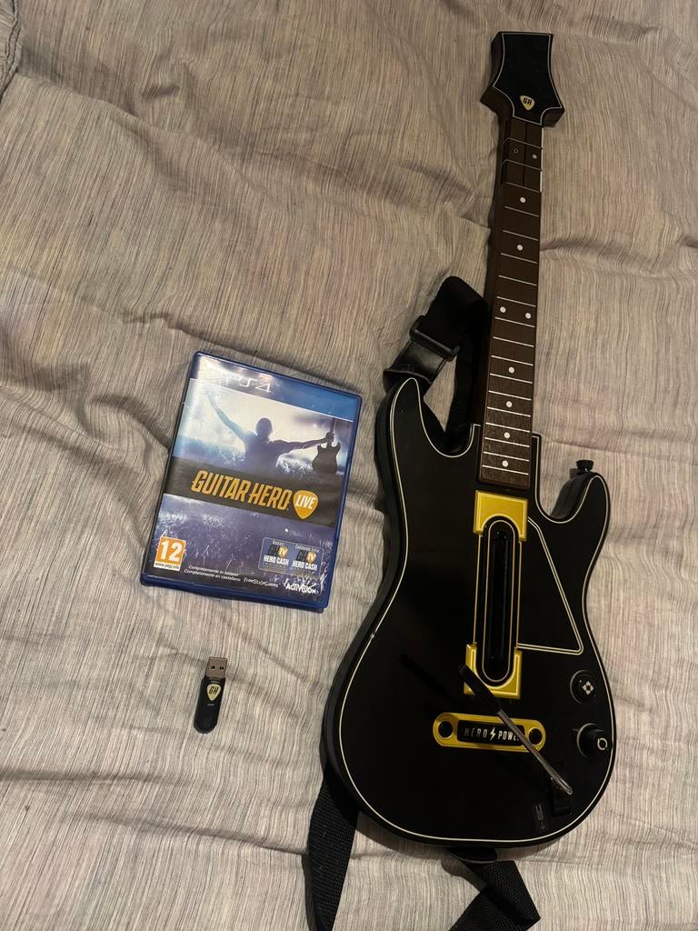 Guitar hero live ps4 + gitaar, Games en Spelcomputers, Ophalen, Zo goed als nieuw