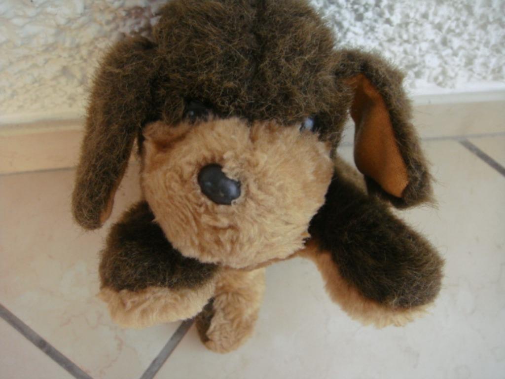 Chien couché brun. "Ancien", Enlèvement ou Envoi, Utilisé, Chien