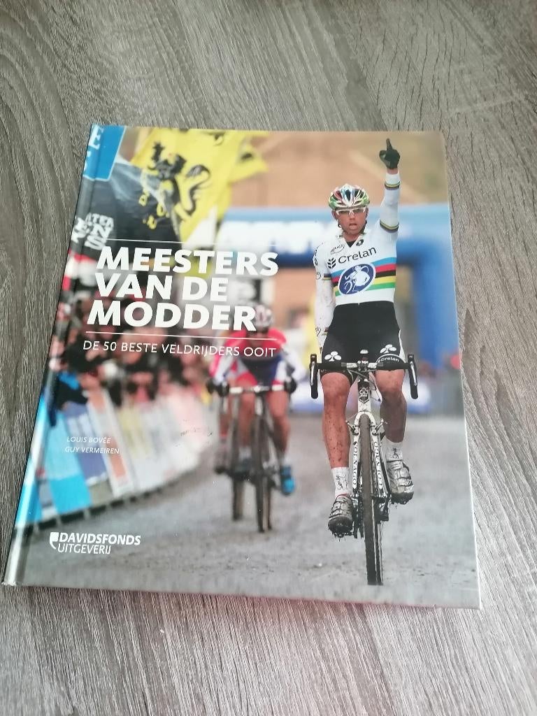 wielerboek " Meesters van de modder ", Ophalen, Lopen en Fietsen, Zo goed als nieuw, Louis Bovée