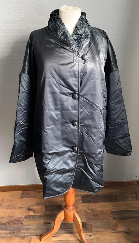 Zwarte lange jas Jobis maat 46, Kleding | Dames, Verzenden, Zwart, Maat 46/48 (XL) of groter, Zo goed als nieuw