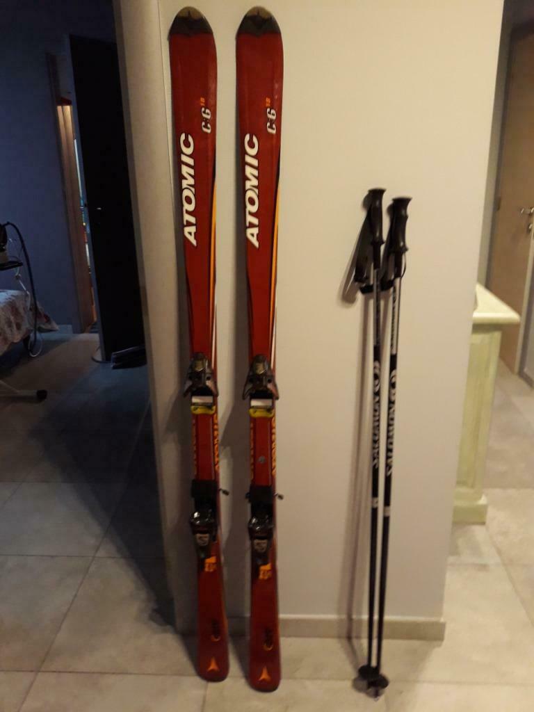 Ski atomic Carver et bât0ns à vendre, Comme neuf, 140 à 160 cm, Enlèvement, Atomic
