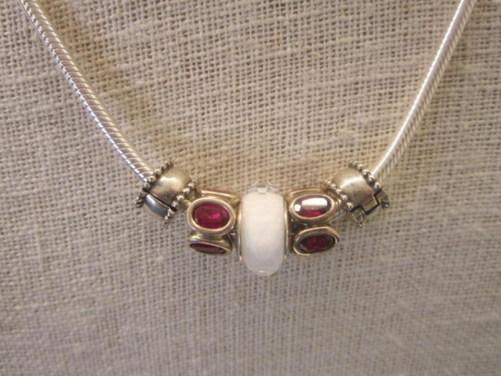 Pandora Halsketting + 5 bedels, Verzamelen, Swarovski, Zo goed als nieuw, Sieraad of Horloge, Ophalen of Verzenden