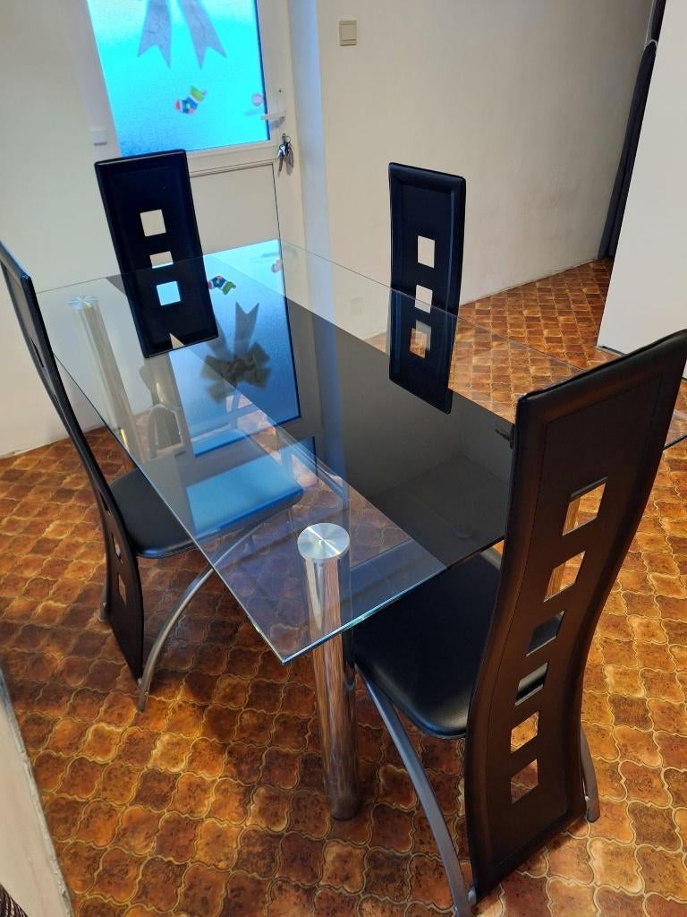 Table salle a manger, Cinq personnes ou plus, Comme neuf, Verre, Enlèvement