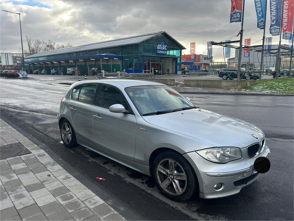 BMW série 1 essence 2005 bonne état, Auto's, BMW, 4 deurs, Euro 6, Grijs, Particulier