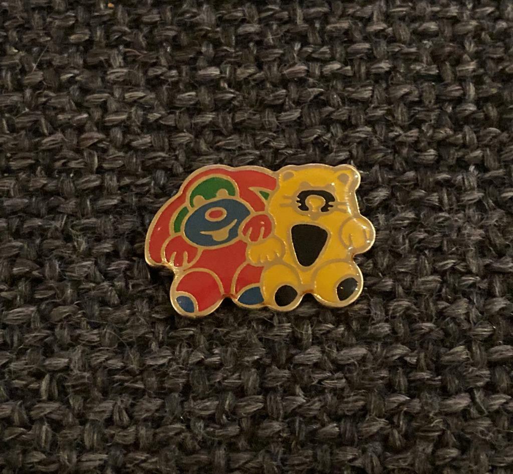 PIN - KAT EN HOND - CHAT ET CHIEN - CAT AND DOG, Envoi, Utilisé, Animal et Nature, Insigne ou Pin's