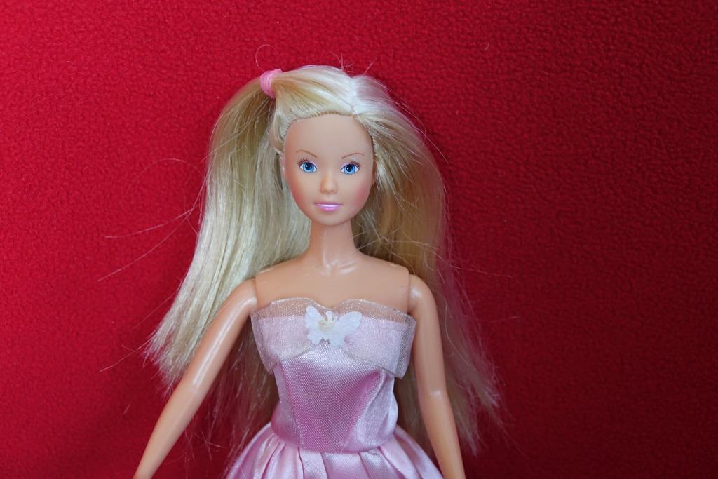 Steffi Love mannequinpop met lange jurk , Barbie like, Enlèvement ou Envoi, Utilisé, Barbie
