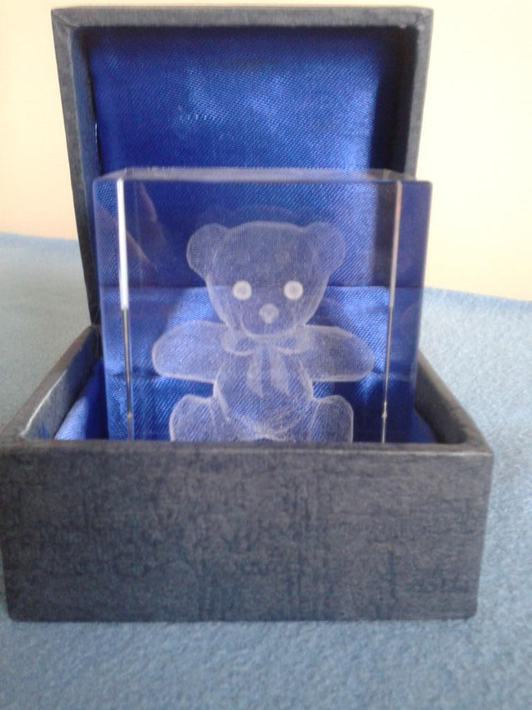 schattig 3-d beertje in kristalglas  -    pressepapier, Antiek en Kunst, Ophalen of Verzenden