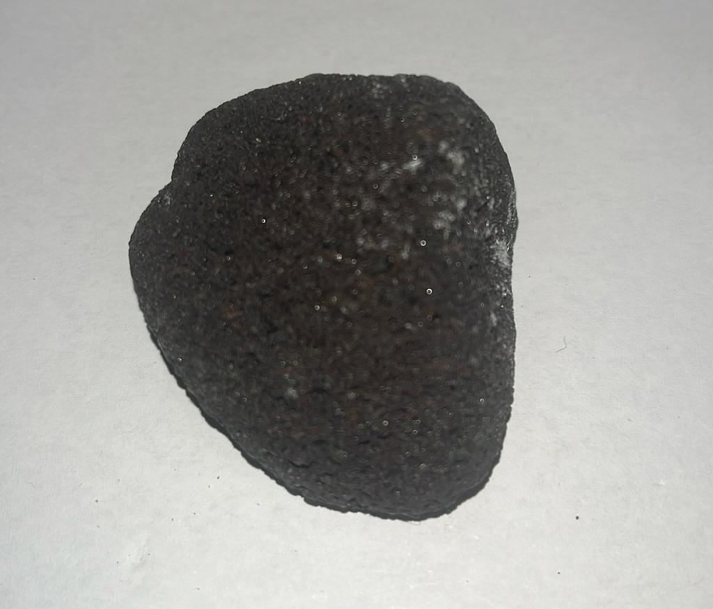 Basalt Lavasteen - 42gram - 48mm x 41mm x 29mm, Collections, Minéraux & Fossiles, Enlèvement ou Envoi