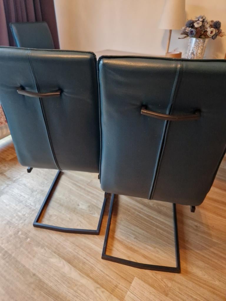 3 blauwe stoelen Brugge, Ophalen