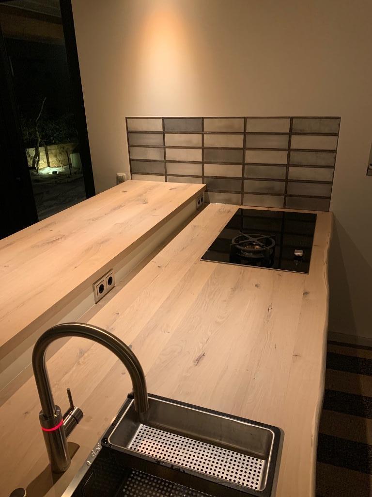 Plan de travail chêne 40mm, lamelles continues, droit/tronc, Maison & Meubles, Cuisine | Éléments de cuisine, Enlèvement ou Envoi