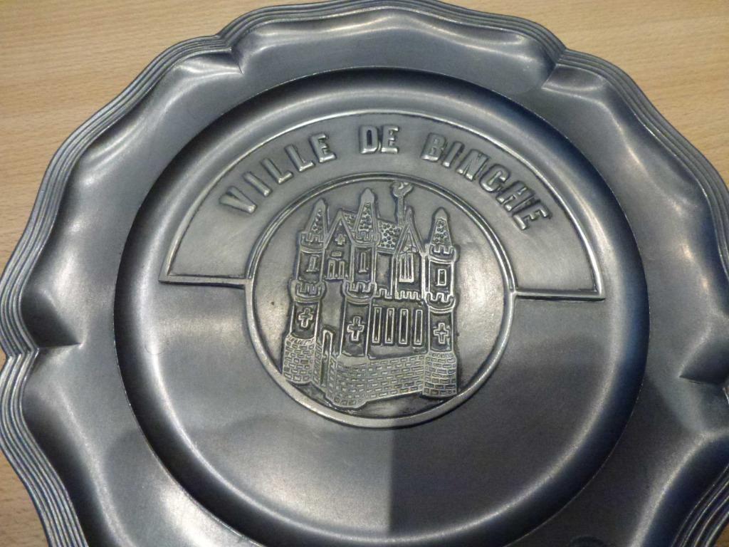 assiette en étain commémorative de Binche, Enlèvement ou Envoi, Comme neuf