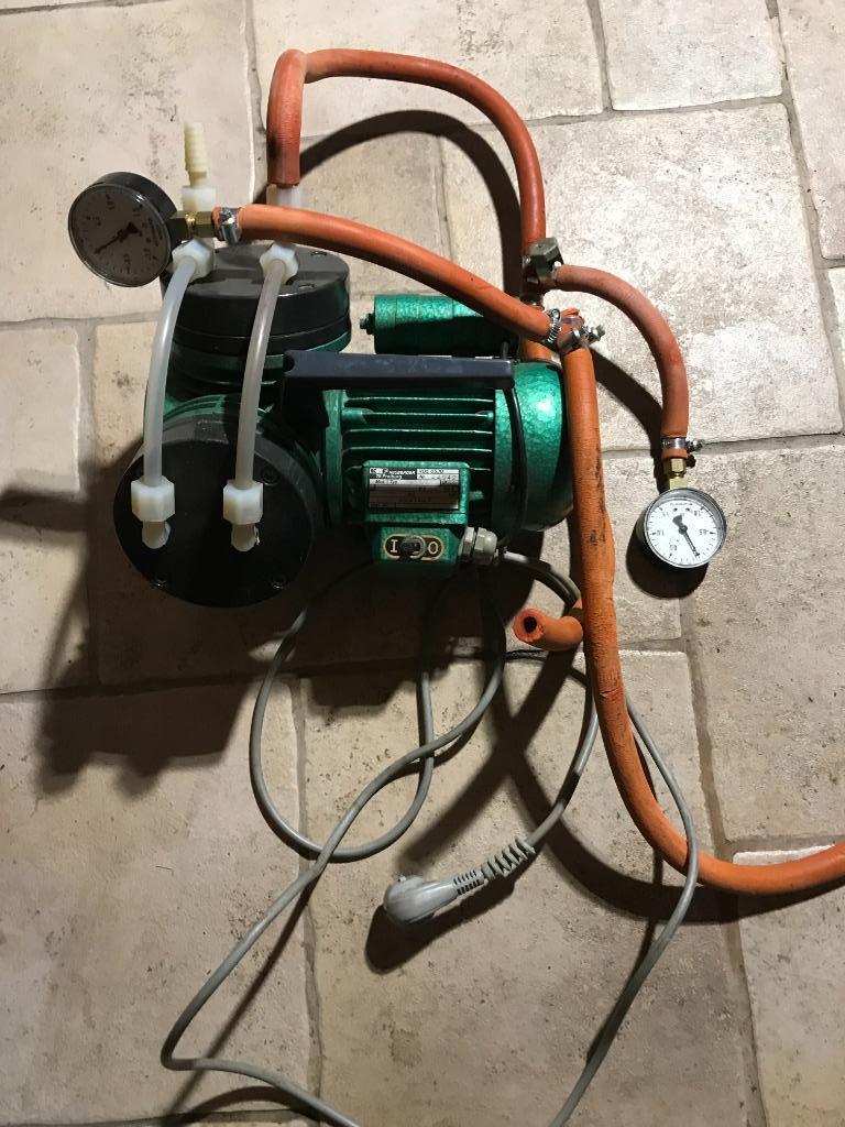 Vacuumcompressor, Ophalen, Geluidgedempt, Zo goed als nieuw, Minder dan 200 liter/min