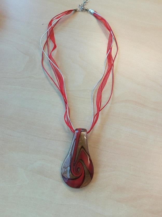 Ketting met hanger uit glaswerk, Bijoux, Sacs & Beauté, Colliers, Rouge, Enlèvement ou Envoi, Avec pendentif, Comme neuf