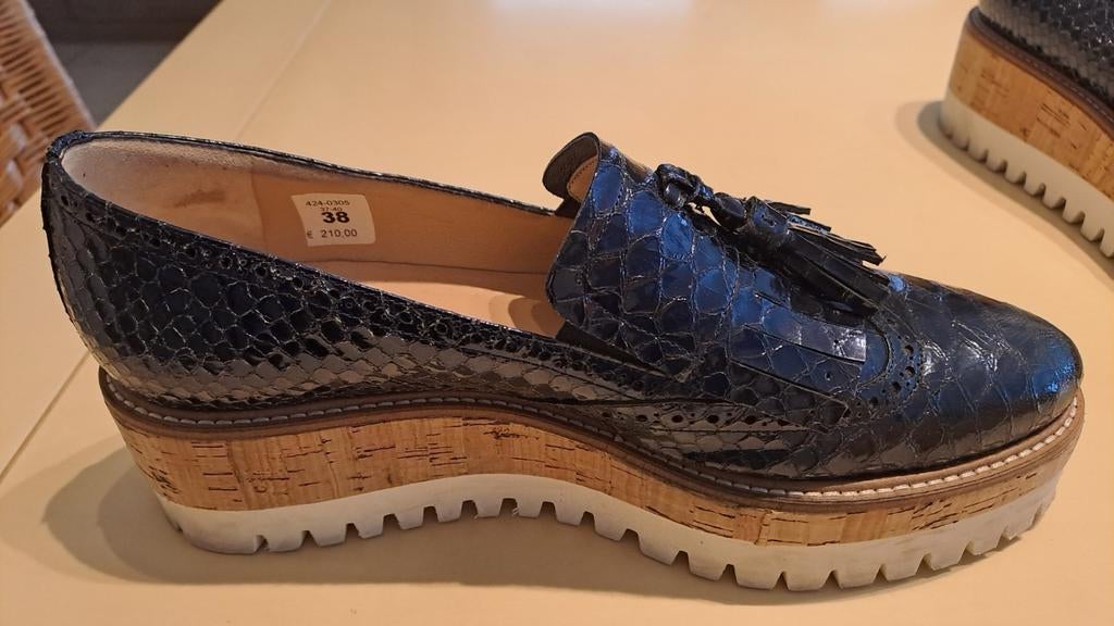 Mooie donkerblauwe schoenen maat 38, merk: Luca Grossi, Ophalen