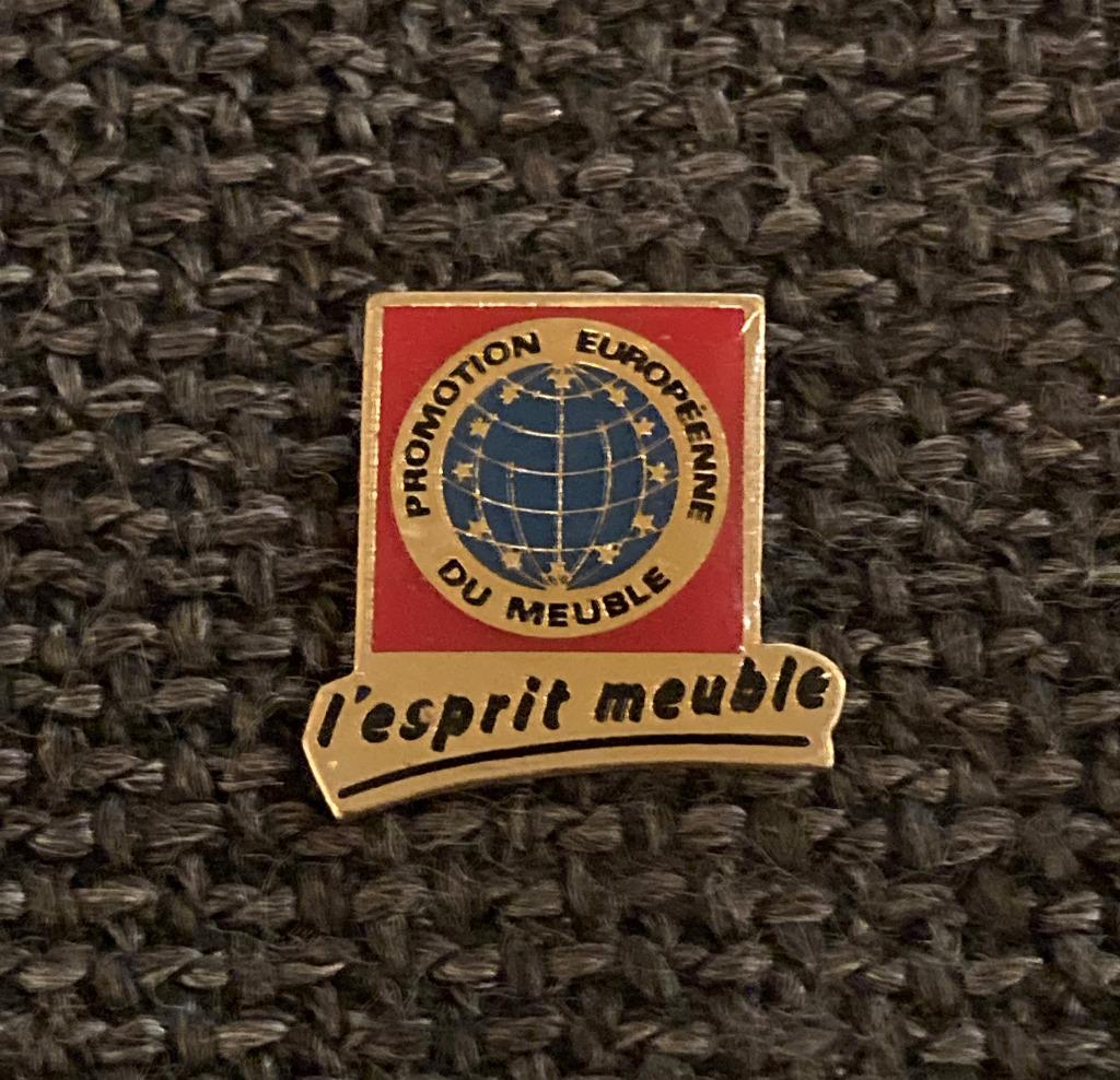 PIN - L'ESPRIT MEUBLE - PROMOTION EUROPEENNE DU MEUBLE, Envoi, Utilisé, Autres sujets/thèmes, Insigne ou Pin's
