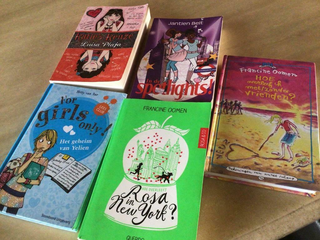 Pakketje meisjesboeken, Ophalen of Verzenden, Gelezen