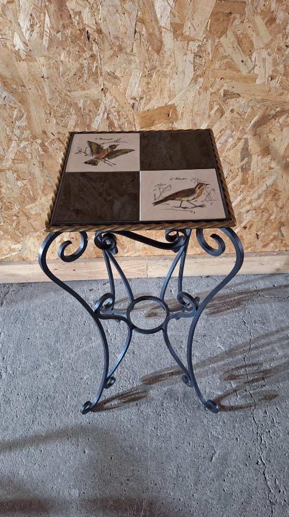 Table d'appoint en fer forgé céramique artisanat belge., Antiquités & Art, Enlèvement