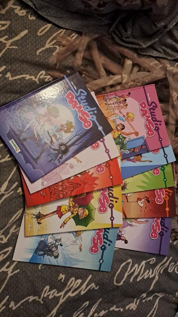 Super Lot de 10 bd studio danse tome 1à 10 ,en lot ou piéce, Enlèvement