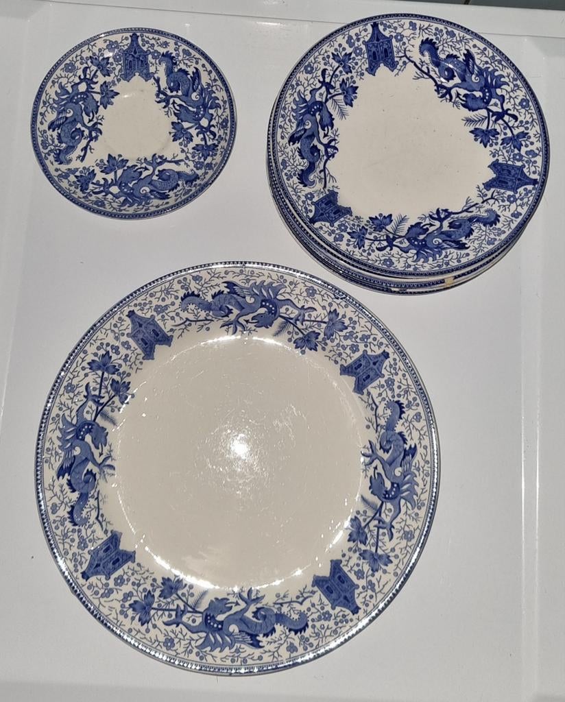 Assiettes Boch Dragon, Enlèvement ou Envoi