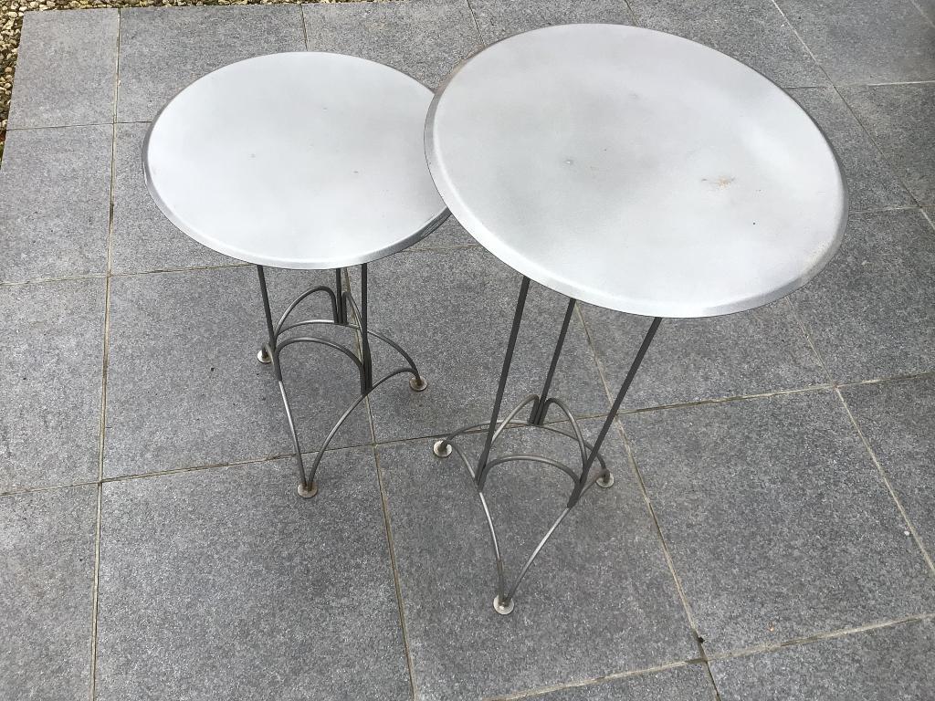 2 ijzeren tafeltjes, Ophalen