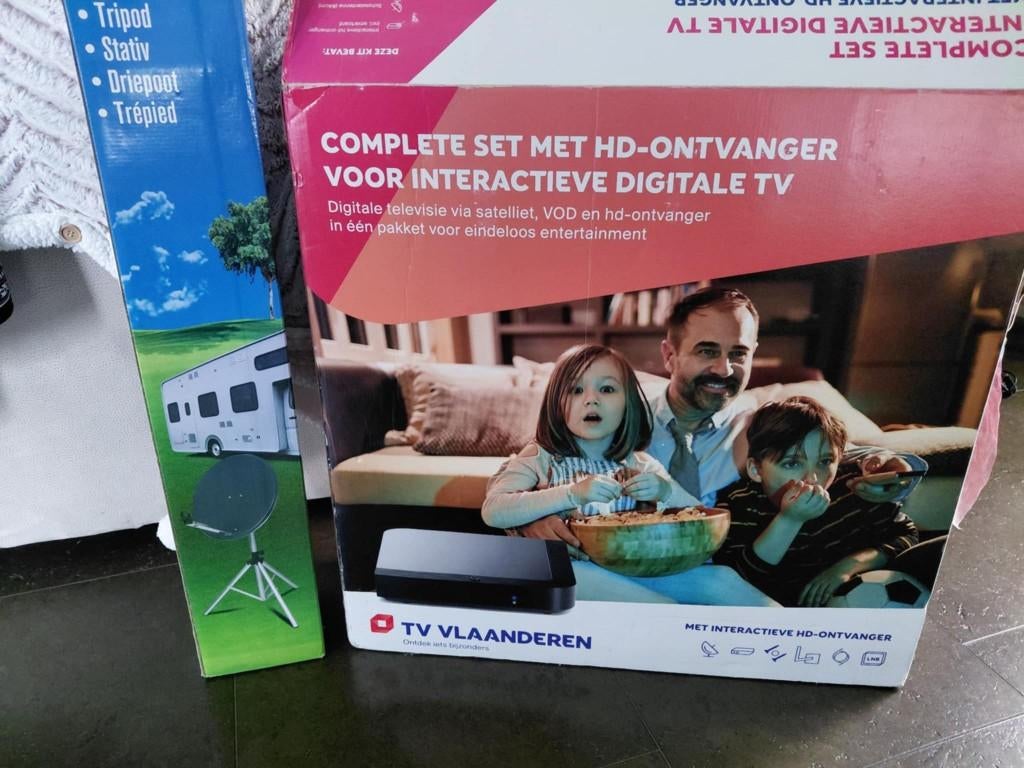 Satellietantenne te koop, Ophalen, Zo goed als nieuw