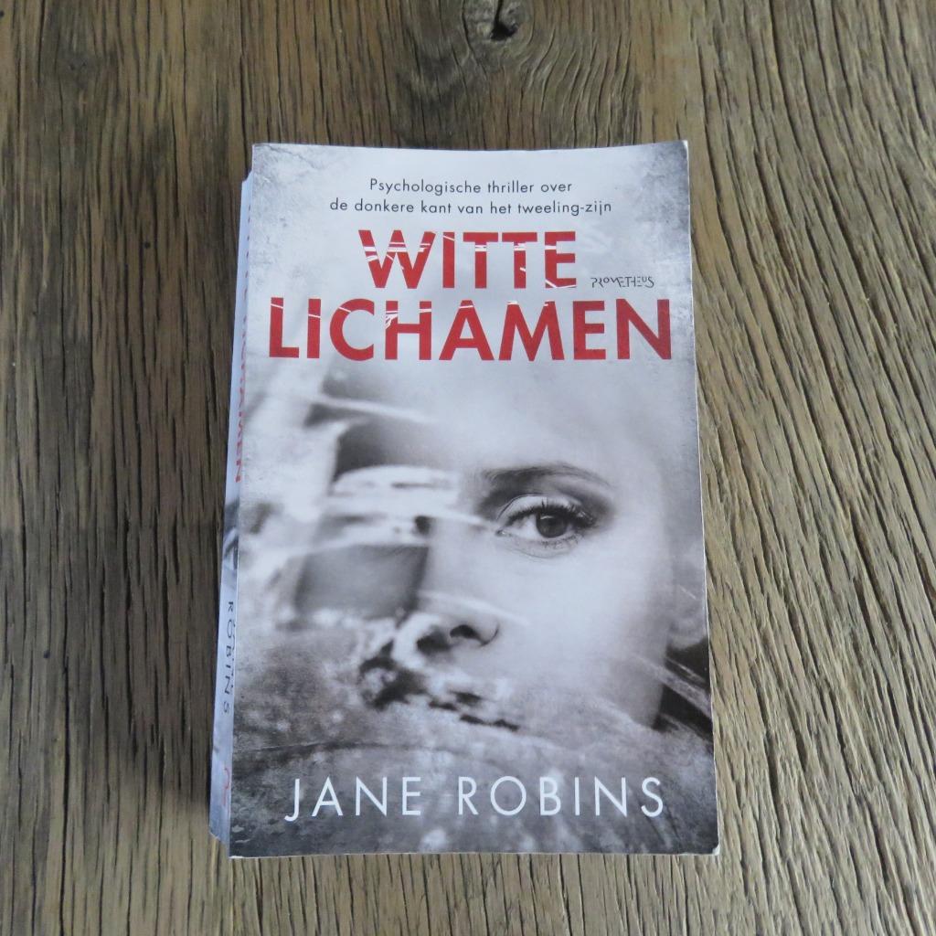 Bodies blanches de Jane Robin, Enlèvement ou Envoi