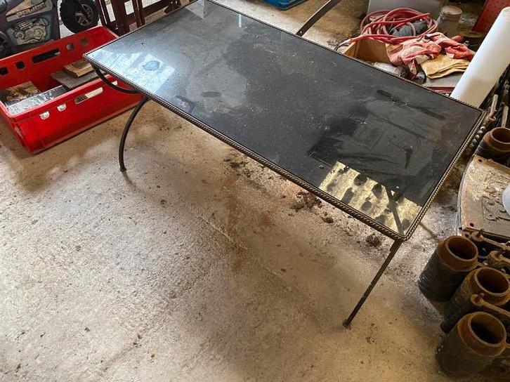 ancienne table avec verre fumé d’epoque annee 50, Maison & Meubles, Enlèvement, Utilisé, Verre