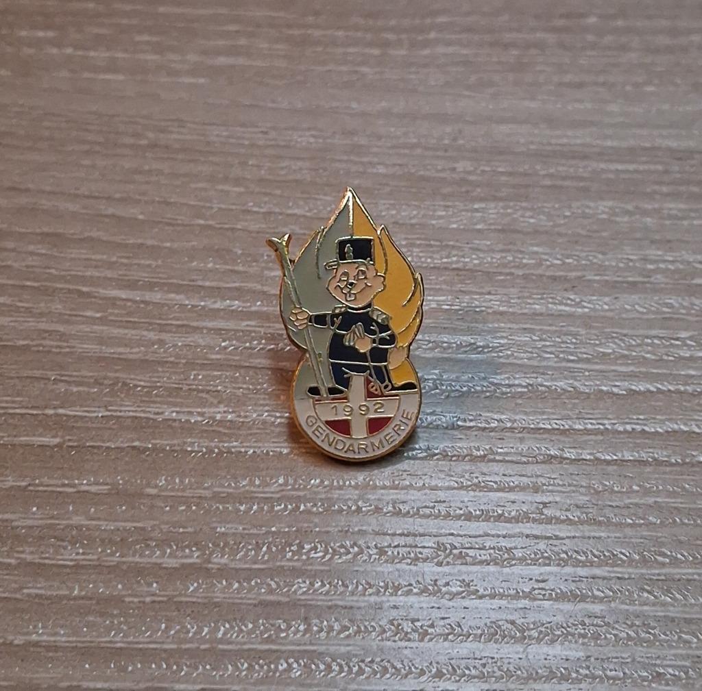 PIN - GENDARMERIE - POLITIE - POLICE, Verzenden, Gebruikt, Overige onderwerpen, Speldje of Pin