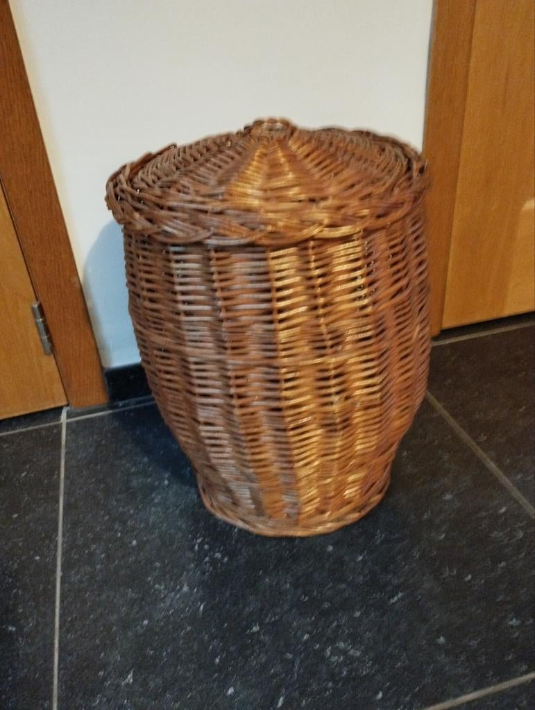 Rieten mand met deksel, Huis en Inrichting, Ophalen, Mand