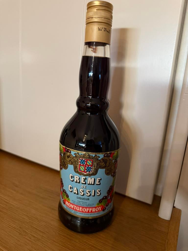 Créme de cassis liqueur, Collections, Vins, Enlèvement ou Envoi, Comme neuf