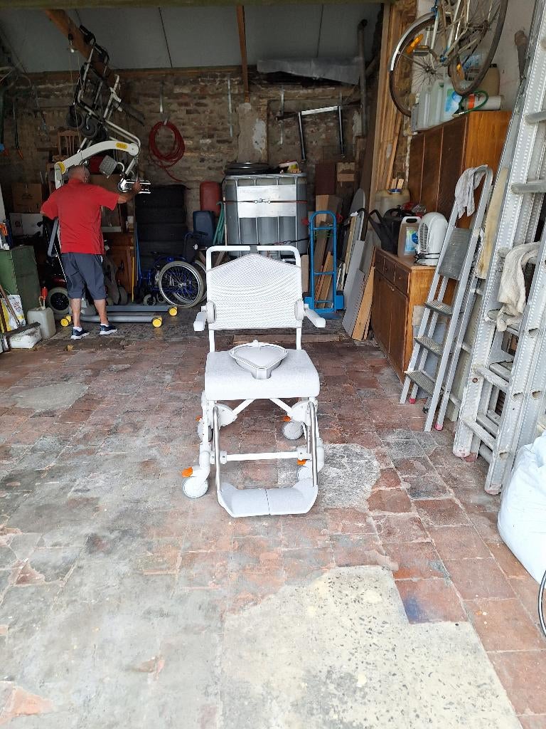 chaise de douche, Enlèvement, Comme neuf