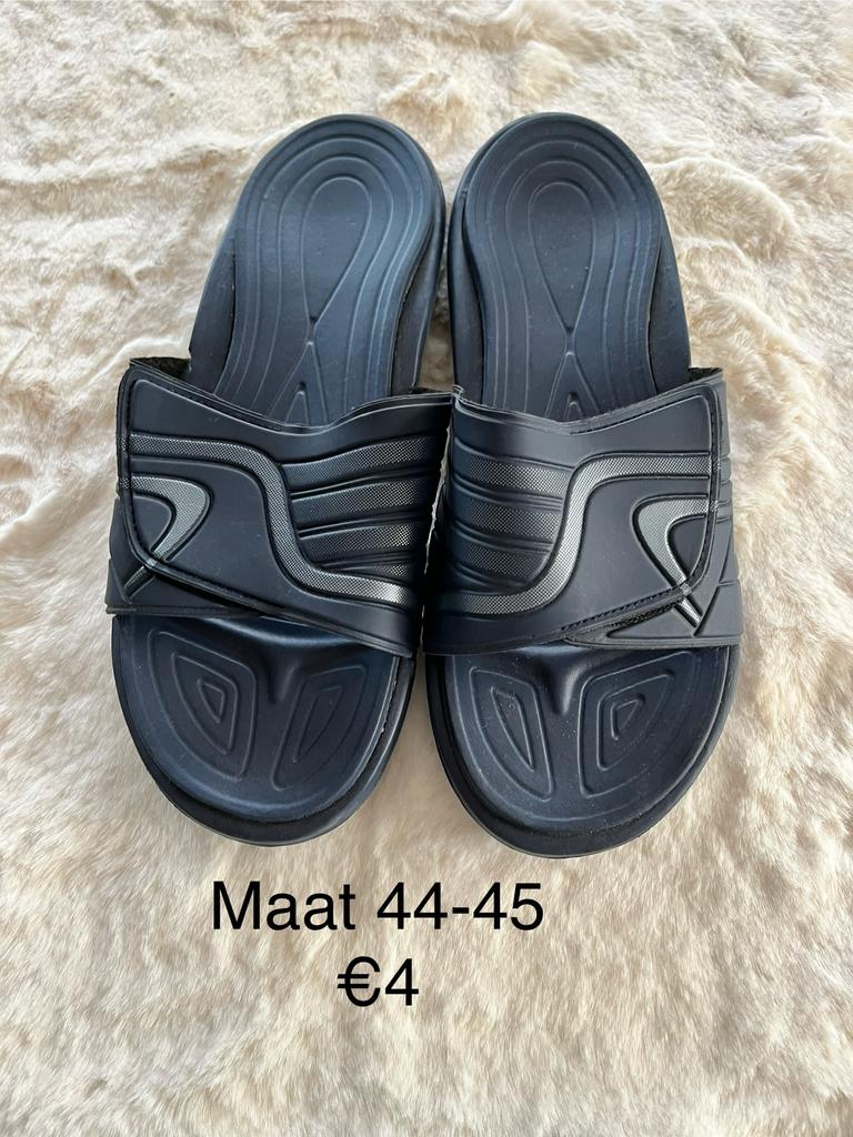 Nieuwe badslippers maat 44-45, Ophalen of Verzenden, Zo goed als nieuw