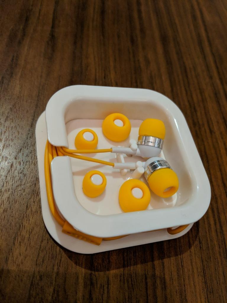 Continental branded earbuds 3.5mm jack nieuw, Ophalen of Verzenden, Nieuw, In gehoorgang (in-ear)