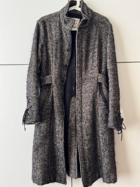 Jas uit de Chine Collection, Ophalen, Gedragen