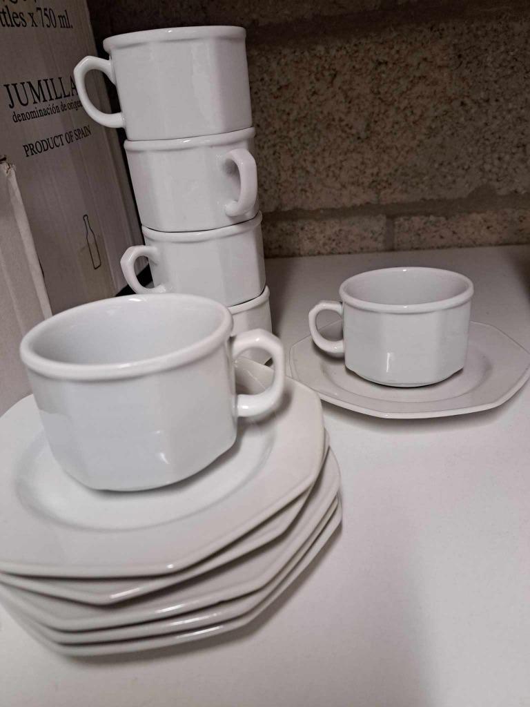 Koffietassen en ondertassen, Ophalen, Zo goed als nieuw