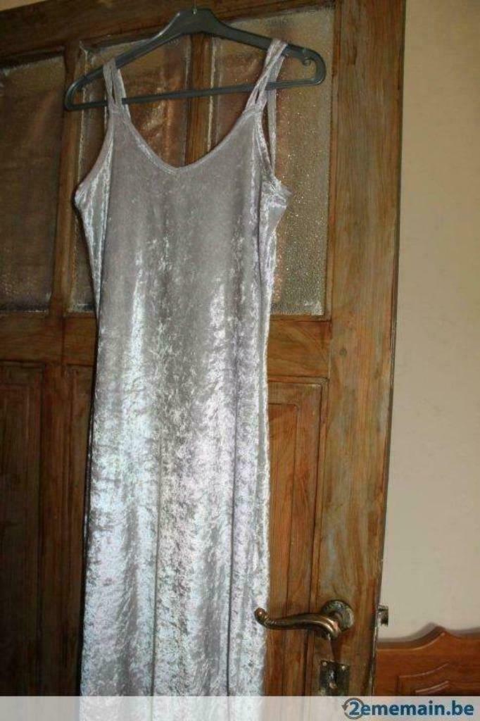neuve robe de nuit taille S velours, Vêtements | Femmes, Sous-vêtements & Lingerie, Vêtements de nuit, Enlèvement