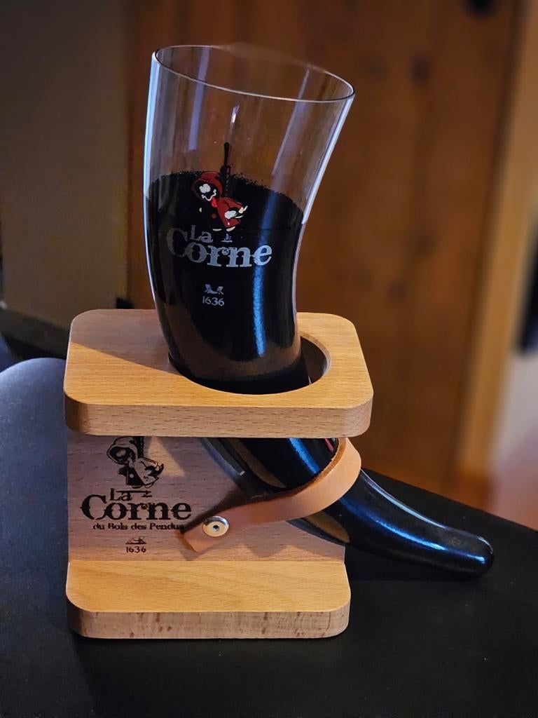 La Corne drinkhoorn met houten voet, Enlèvement ou Envoi, Comme neuf