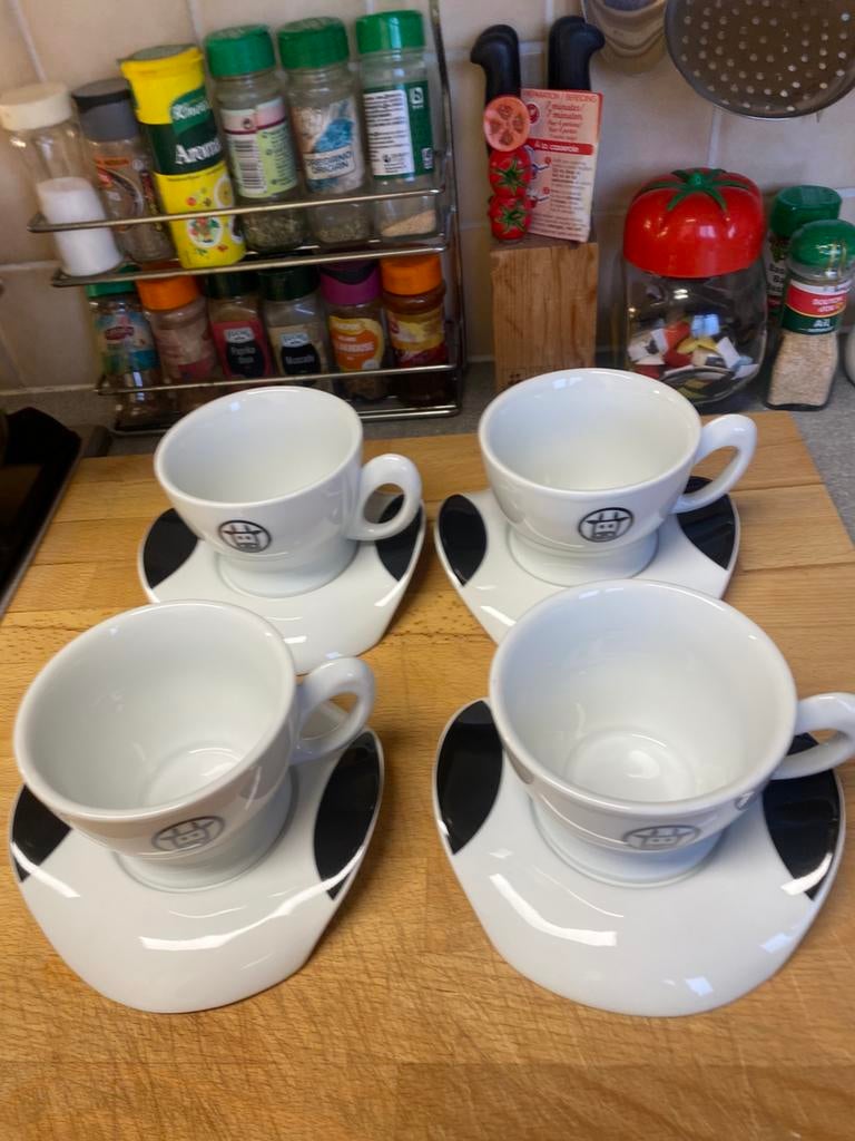 Set van 5 grote Bialetti kopjes en schotels, Ophalen of Verzenden, Nieuw