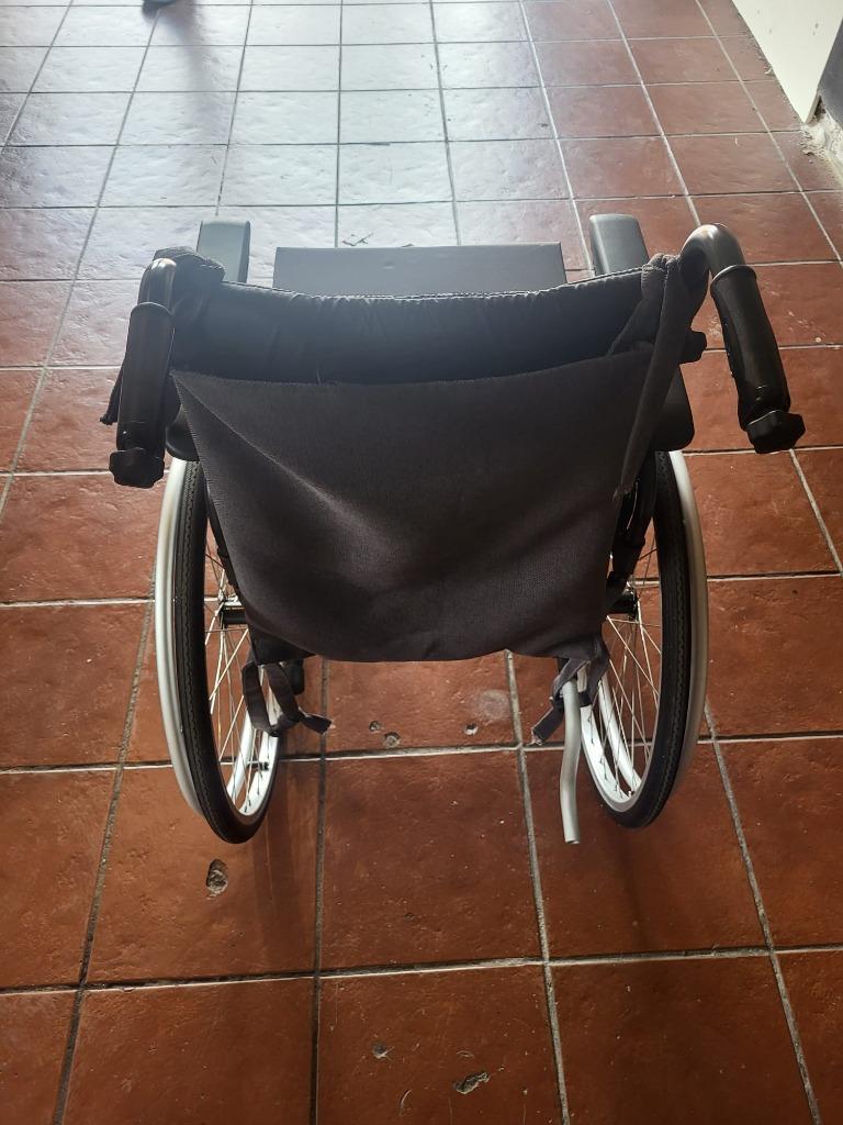 Fauteuil roulant pliable avec roues amovibles, Enlèvement, Comme neuf, Fauteuil roulant à pousser