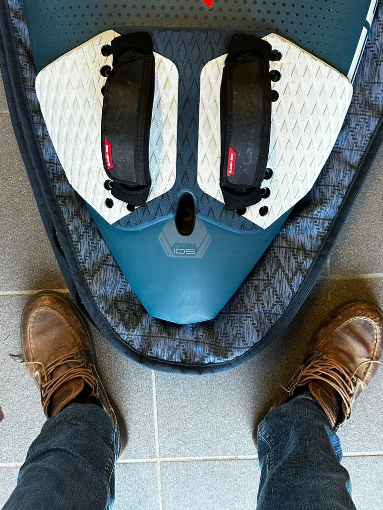 NOUVEAU PRIX!Severne Fox105 l. 2022 dobber in perfecte staat, Ophalen, Minder dan 250 cm, Zo goed als nieuw, Met vin(nen)