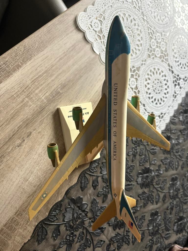 Mooi Aire Force One modelvliegtuig schaal 1:250, Ophalen, Zo goed als nieuw